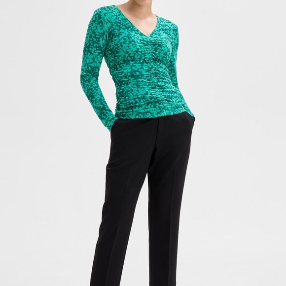 Patterned Ruched Long Sleeve Top - Picture 2 of 3